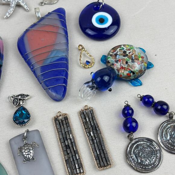 Pendant Charm Craft Lot- 70+ Coastal Beach Ocean Starfish Shell Turtle Butterfly - Picture 11 of 12